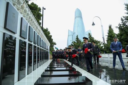 Baş Prokurorluğun kollektivi peşə bayramı münasibətilə Fəxri və Şəhid xiyabanlarını ziyarət edib
