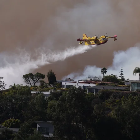 Wildfire tears through affluent suburbs of north Los Angeles