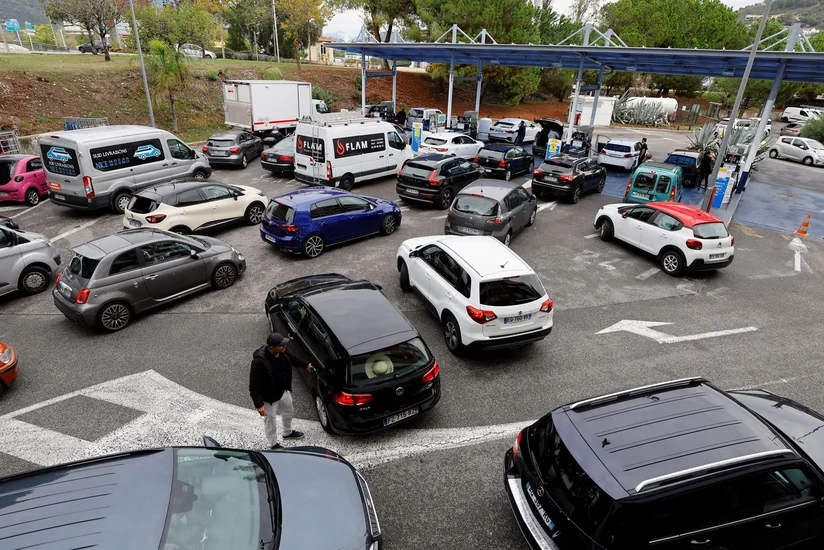 Французские власти призвали прекратить забастовки на НПЗ в ближайшие часы