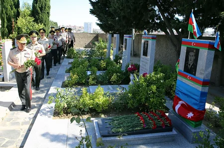Milli Qəhrəman Mübariz İbrahimovun məzarı ziyarət edilib