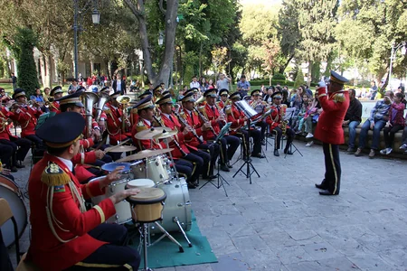 Silahlı Qüvvələrin hərbi orkestrlərinin nümunəvi çıxışları təşkil olunub