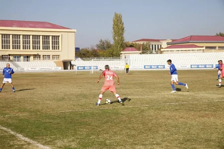Araz-Naxçıvan və Azərbaycanın veteran futbolçuları yoldaşlıq görüşü keçirib - FOTO