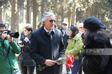 Rüstəm İbrahimbəyovun qəbirüstü abidəsinin açılışı olub