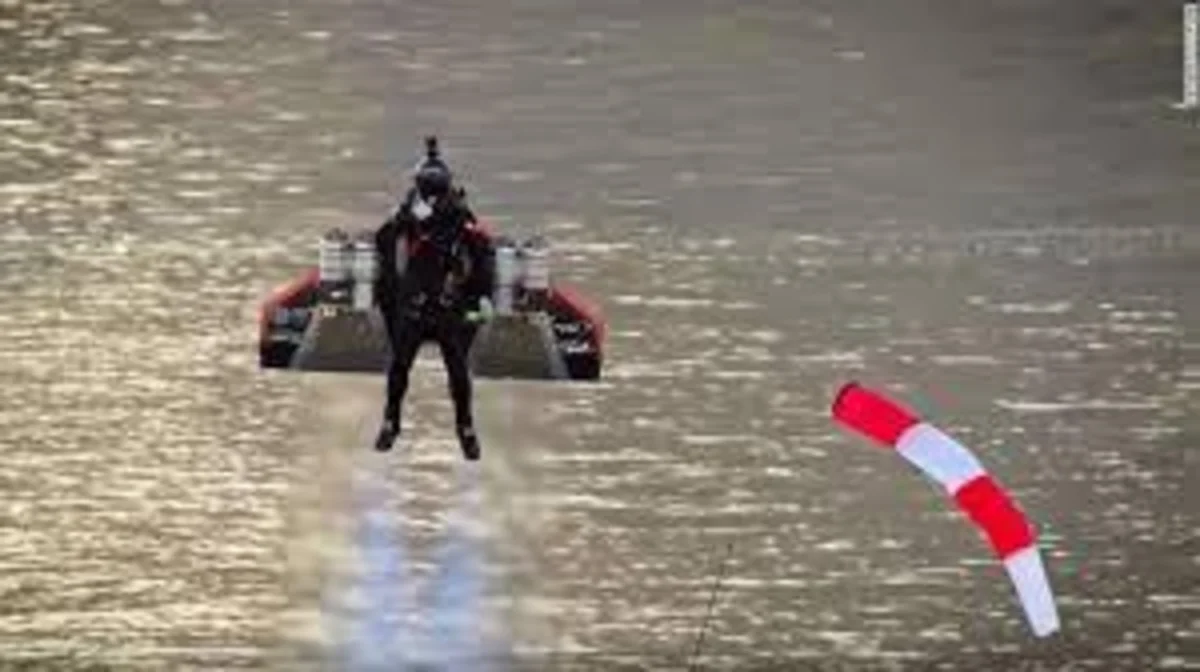 Jetman flies high above Dubai in breathtaking flight - VIDEO