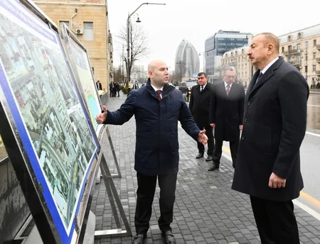 Prezident Xətainin heykəlinin köçürüldüyü parkda olub
