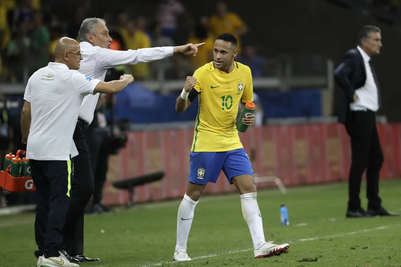 Neymar yığma komandada 50-ci qolunu vuraraq Pele və Ronaldoya çatıb