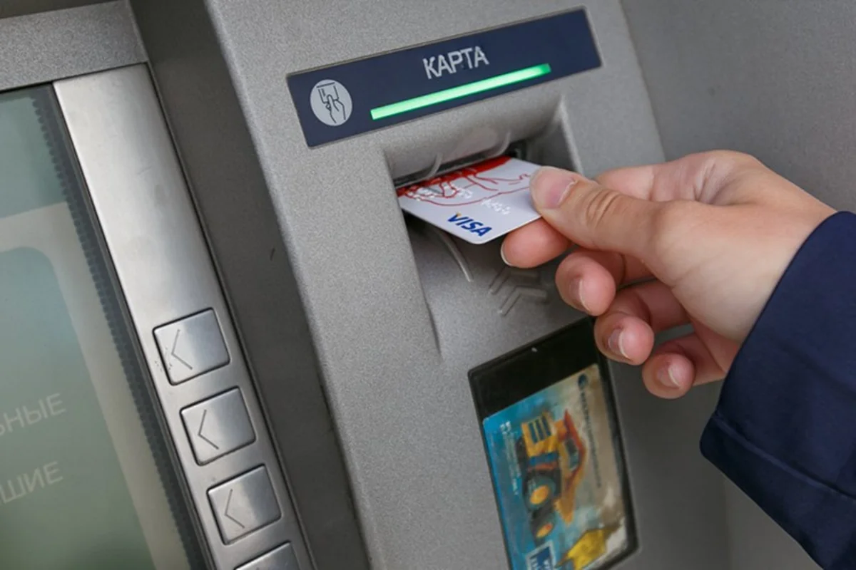 Qobustan sakininin bankomatdan pulu çıxarılaraq aparılıb