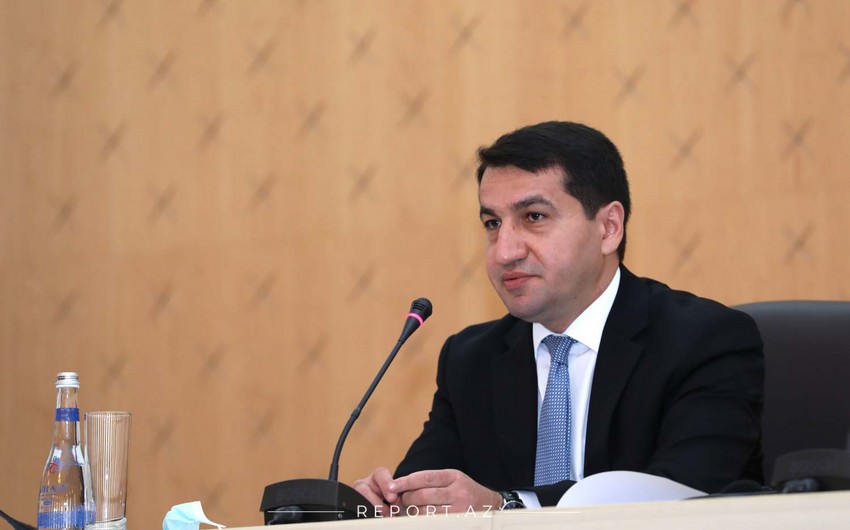 Hikmət Hacıyev: Ermənistan qorxaqlığını göstərərək mülki əhaliyə və obyektlərə atəş açır