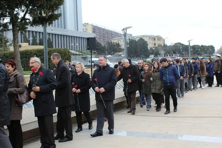 Bakıdakı Türk Şəhidliyində Çanaqqala zəfəri qeyd olunub