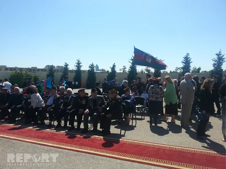 MDB ölkələrinin səfirləri Bakıda hərbi şərəf Memorialına gül çələngi qoyub