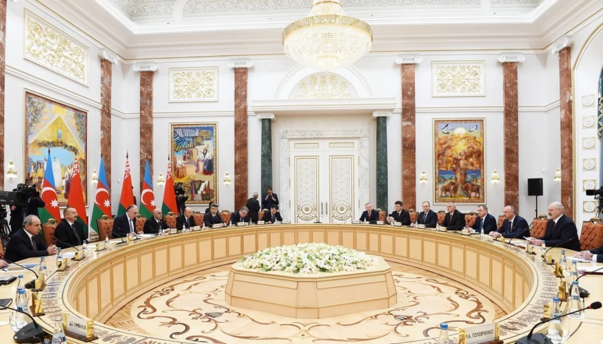 Azerbaijani, Belarus presidents hold expanded meeting