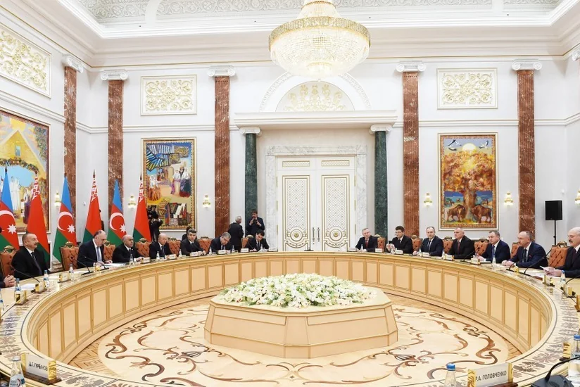 Azerbaijani, Belarus presidents hold expanded meeting