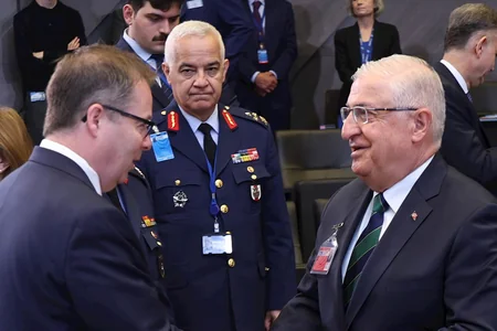 Türkiyənin milli müdafiə naziri NATO-nun toplantısına qatılıb