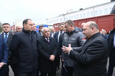 Али Асадов ознакомился с новейшими образцами техники производства Минского автозавода
