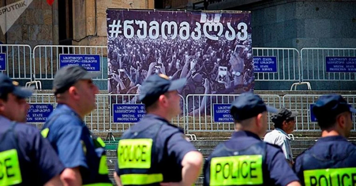 В центре Тбилиси проходит акция против прямых рейсов с Россией