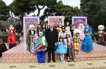 Prezident İlham Əliyev Novruz bayramı münasibətilə ümumxalq şənliyində iştirak edib - YENİLƏNİB