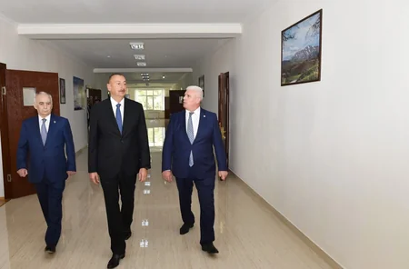Президент Ильхам Алиев ознакомился с условиями, созданными в новом учебном корпусе школы номер 245 в Баку