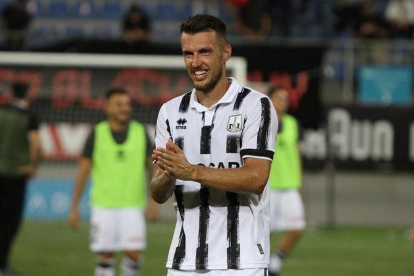 Neftçi legioneri ilə yollarını ayırıb