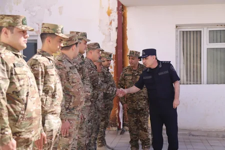 Kamran Əliyev Kəlbəcər və Laçına səfər edib, hərbçilərlə görüşüb