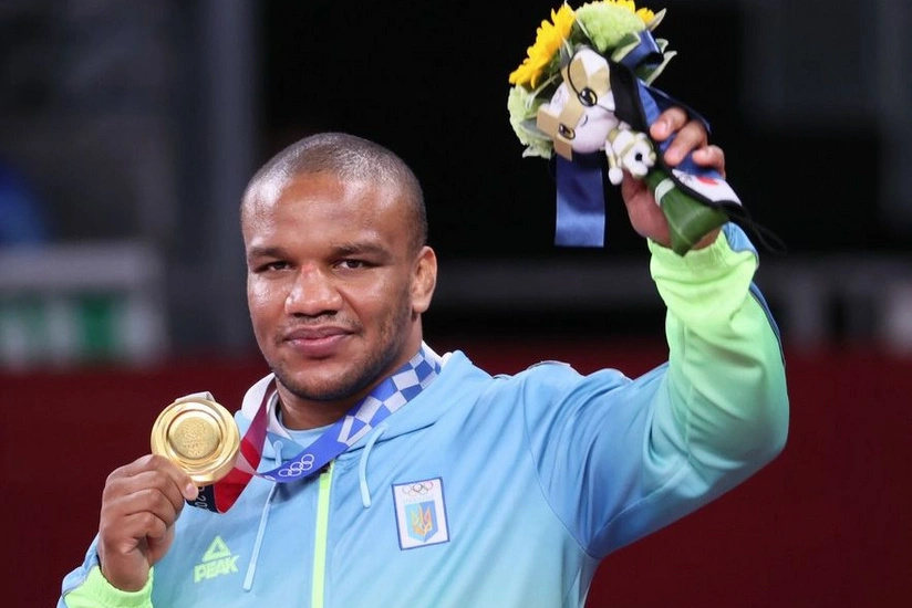Ukraynalı deputat olimpiadada qazandığı medalı satır