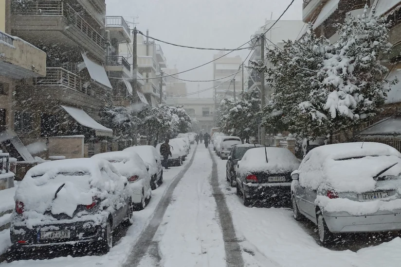 В Греции сотни домов шестые сутки остаются без света после снегопада