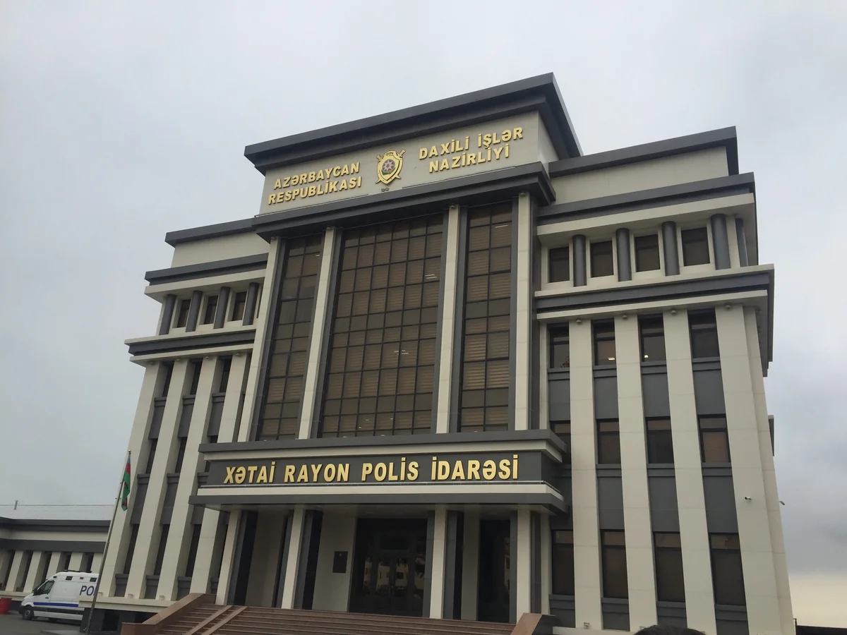 Bakıda marketin damını sökərək obyektdən seyf oğurlayan şəxslər saxlanılıb