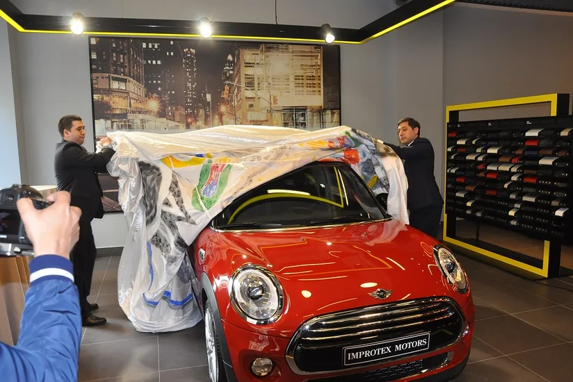 Azərbaycanda Mini avtomobil brendinin ilk salonu açılıb