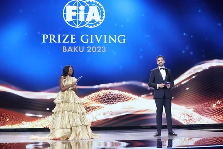 FIA-nın Bakıda keçirilən mükafatlandırma mərasimində yarışlarda qalib gələn avtomobillər nümayiş olunub