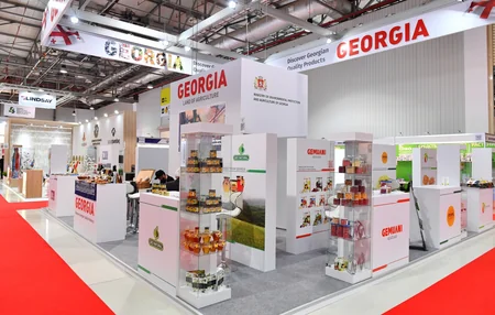 Президент и первая леди ознакомились с XVI выставкой Caspian Agro и XXVIII выставкой InterFood Azerbaijan