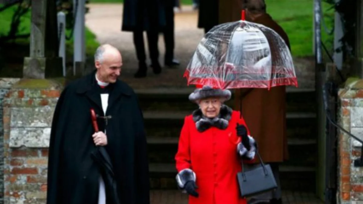 Böyük Britaniya kraliçası ll Yelizaveta Milad Günü mərasimlərinə qatılıb