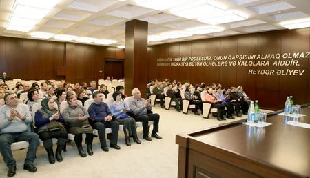 Azərbaycan vətəndaşlığına qəbul edilən 74 nəfərin andiçmə mərasimi olub
