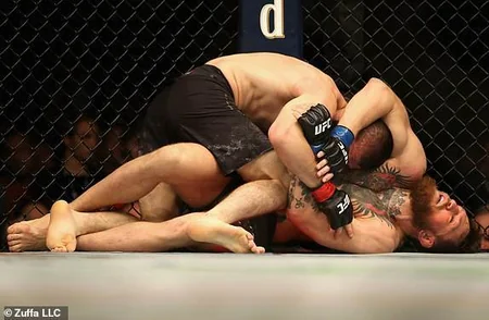 Nurməhəmmədov Makqreqora qalib gələrək UFC çempionu titulunu qoruyub - YENİLƏNİB