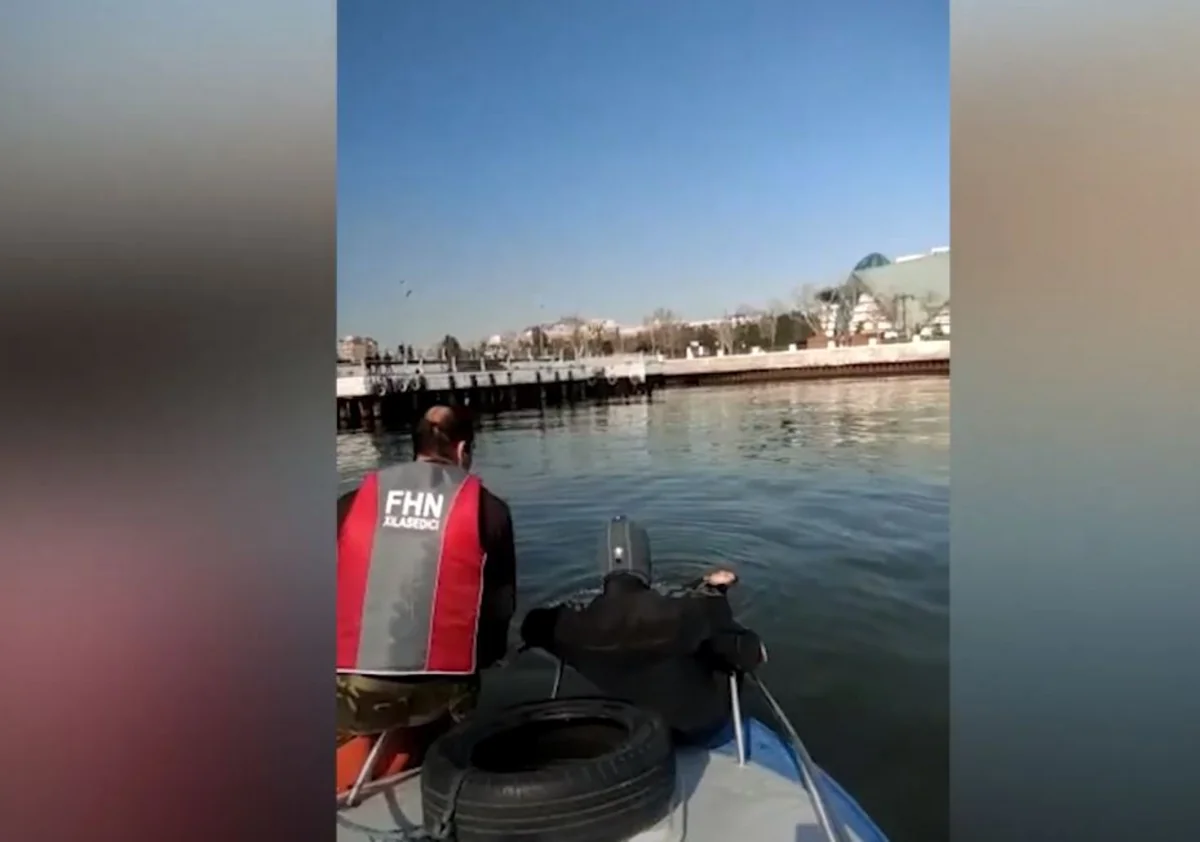 Водолазы МЧС спасли тонущего в море человека