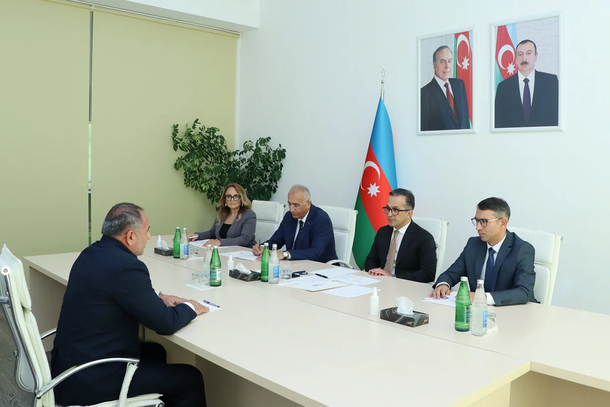 Dini Qurumlarla İş üzrə Dövlət Komitəsinin sədri Sabirabadda vətəndaşları qəbul edib