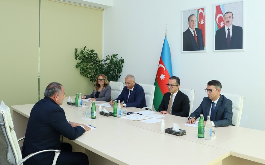 Dini Qurumlarla İş üzrə Dövlət Komitəsinin sədri Sabirabadda vətəndaşları qəbul edib