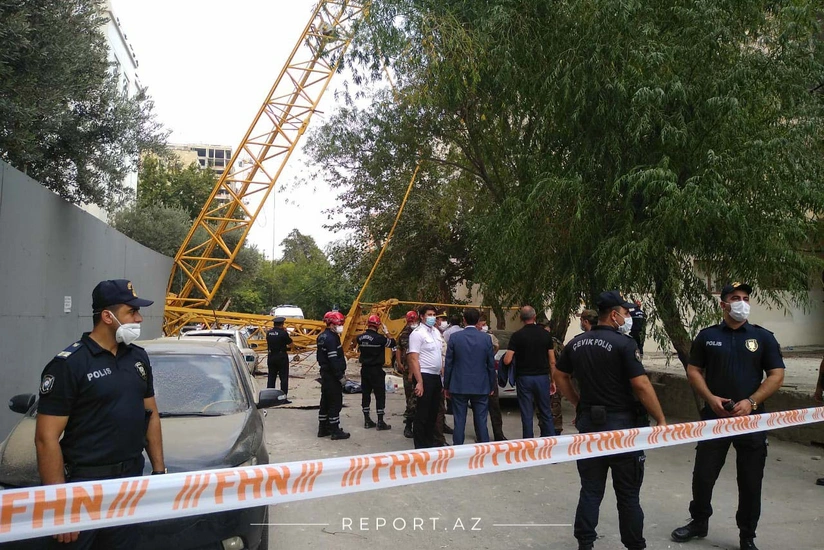 Bakıda aşan kranın sürücüsü ölüb, bir nəfər yaralanıb