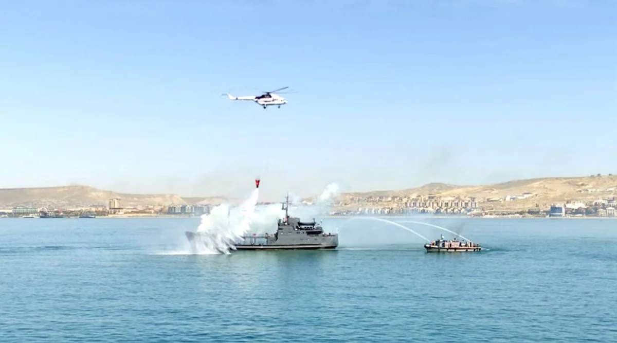 ВМС и МЧС Азербайджана проводят учения в Каспийском море