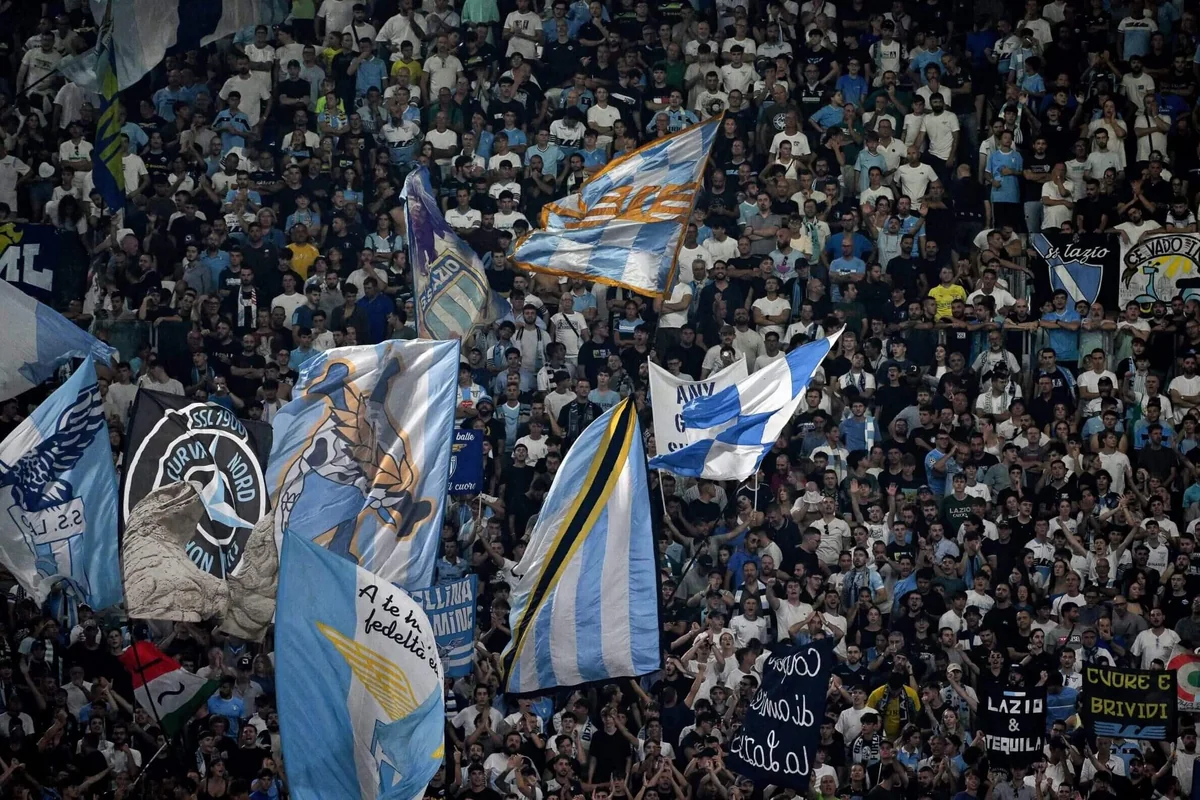 İtaliyada avrokubok oyunundan əvvəl üç azarkeş bıçaqlanıb