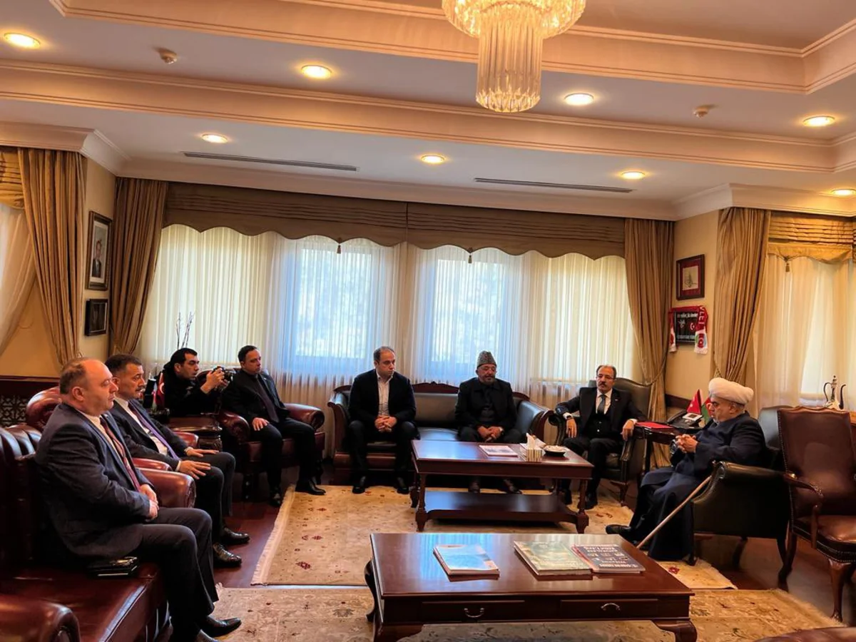 Azerbaijani officials visit Turkish embassy in Baku, express their condolences
