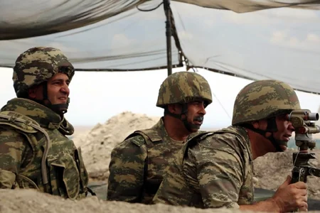 ​Müdafiə naziri cəbhə bölgəsində yerləşən hərbi hissələrdə olub