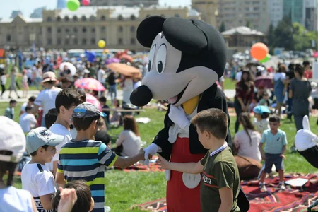 Heydər Əliyev Mərkəzinin parkında Uşaq festivalı keçirilib