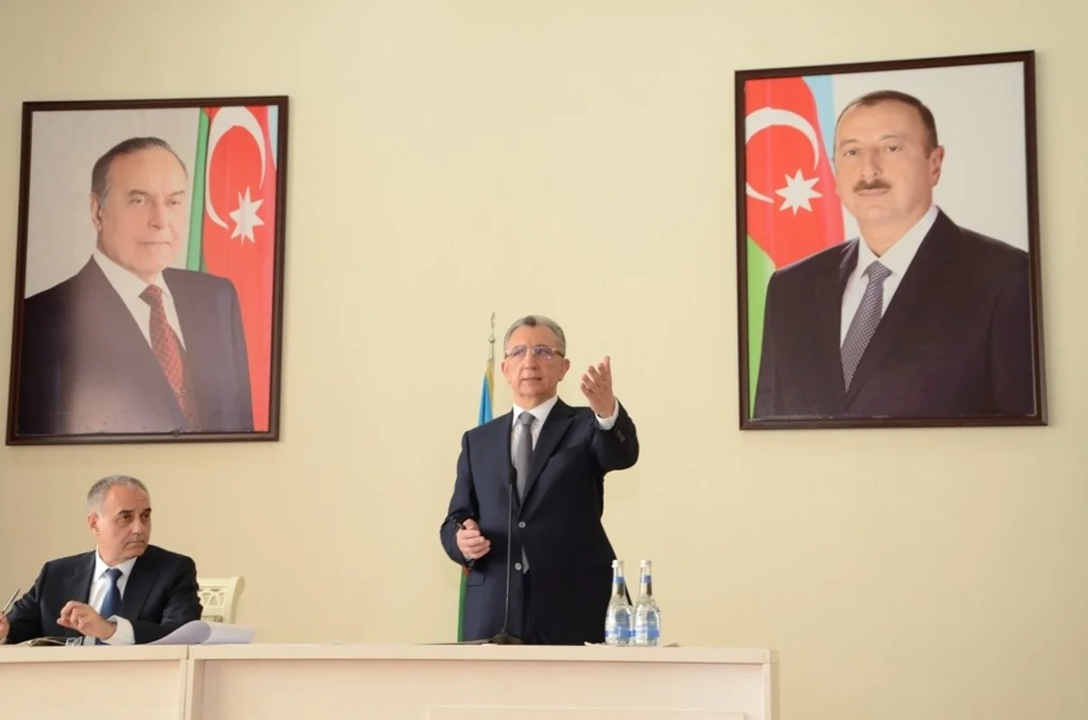 Eldar Əzizov: Evlərin sənədləşmə işlərini bir anda həll etmək mümkün deyil