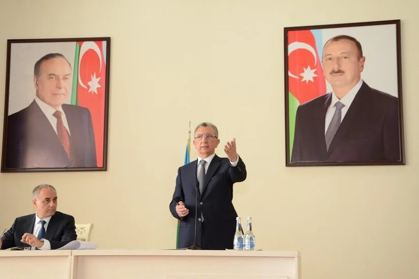 Eldar Əzizov: Evlərin sənədləşmə işlərini bir anda həll etmək mümkün deyil