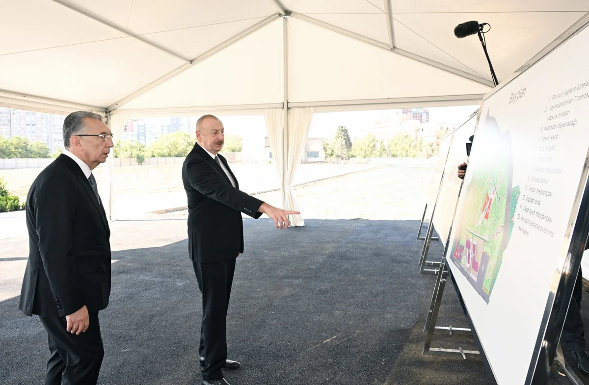 Prezident Bakıda “Gənclik” metrosu yanında yaradılan yeni parkda işlərin gedişi ilə tanış olub