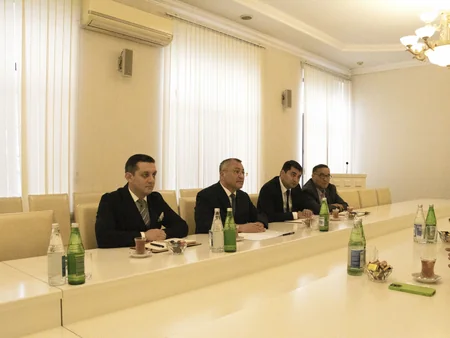 Fransalı alimə Azərbaycanda qaçqınlıq və məcburi köçkünlük probleminin tarixi səbəbləri barədə məlumat verilib