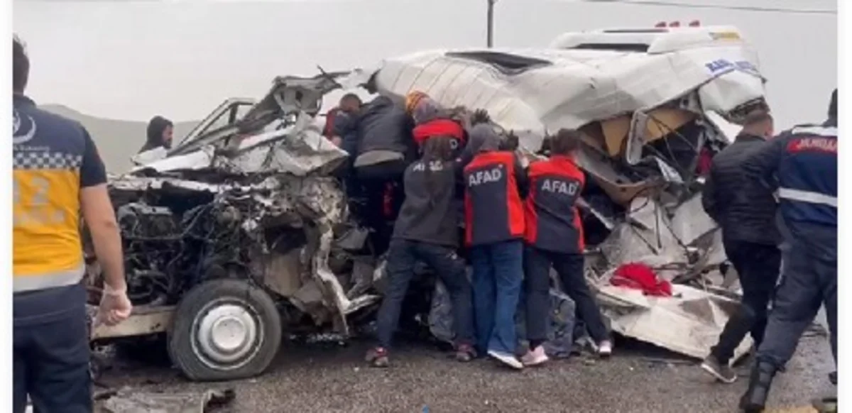 Türkiyədə yol qəzası olub, 4 nəfər ölüb, çoxlu sayda yaralı var