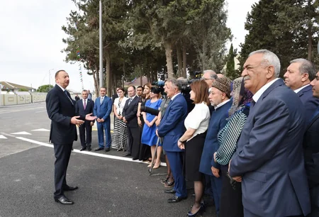 Prezident İlham Əliyev Nardaran sakinləri ilə görüşüb - FOTO