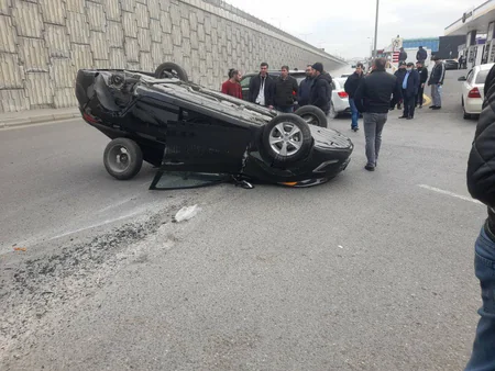 Abşeronda avtomobil aşıb