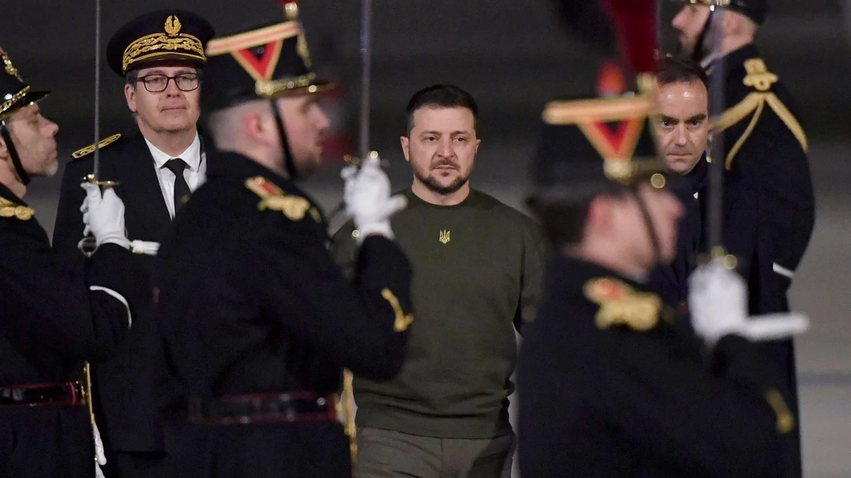 Zelenski Parisdə Makron və Şoltsla görüşüb