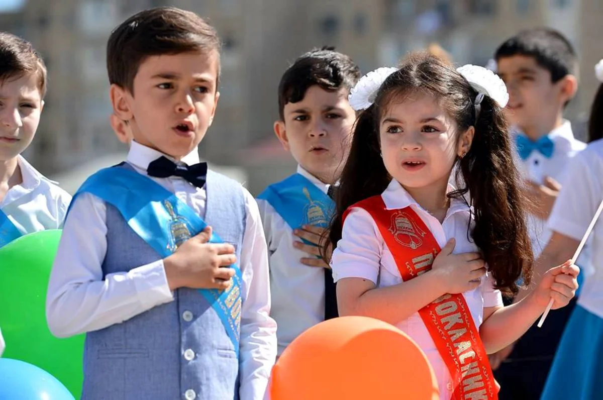 Bakıda I sinfə gedəcək 42 mindən çox uşağın sənədi məktəbə təqdim edilib